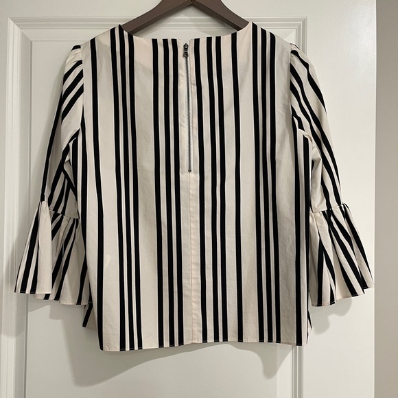 Alice + Olivia Black & White Structured Top w/ Flare Sleeves Women’s Size Small - Picture 4 of 4